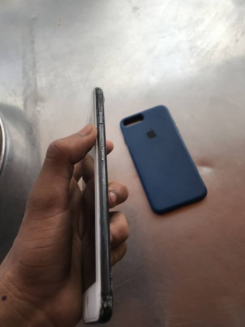 Apple iPhone 7 Plus 4