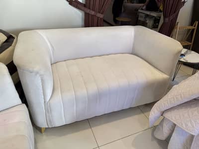 5 seater sofa set with table in 55k