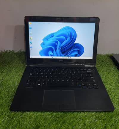 Dell latitude e7270 i5 6th generation 8gb ram 256gb SSD