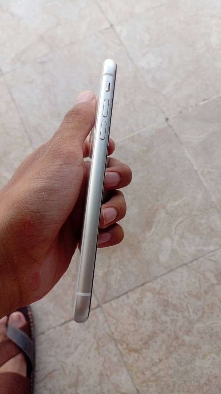 Apple iPhone 11 3