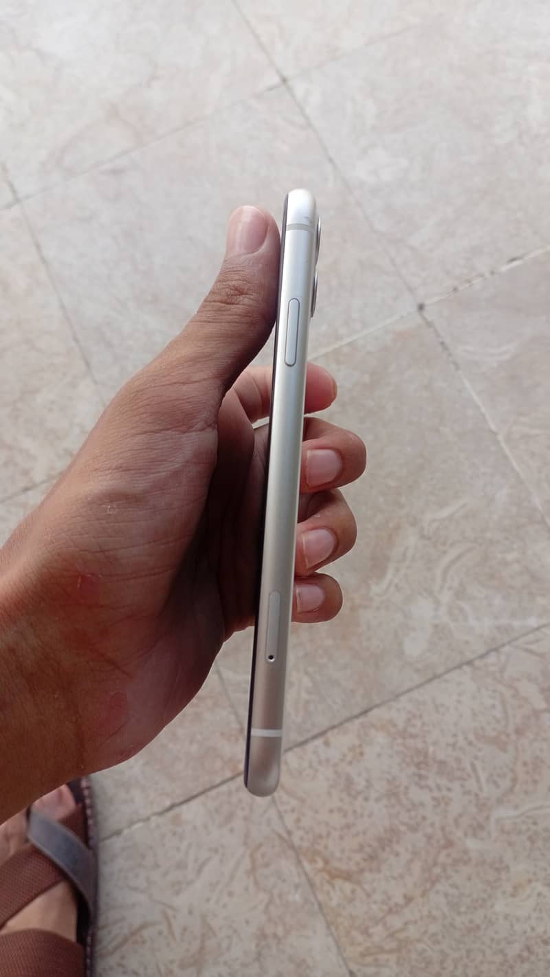 Apple iPhone 11 6