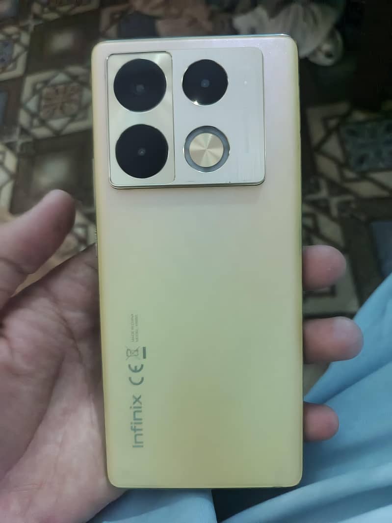 Infinix Note 40 Pro 4