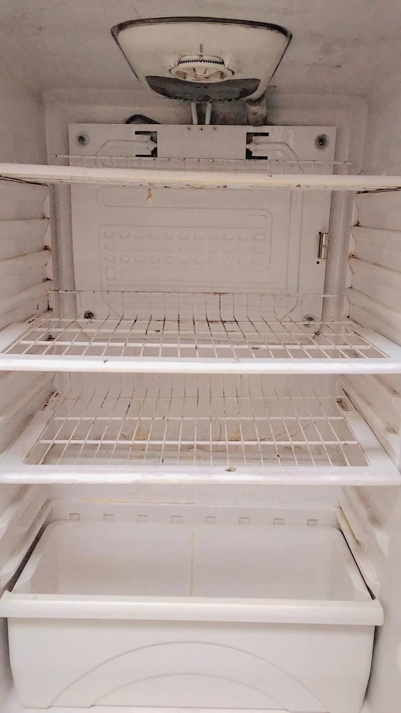 Medium size Refrigerator 0