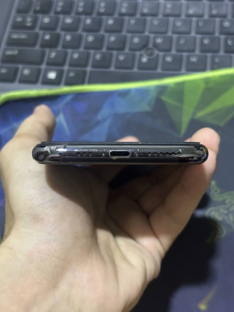 Apple iPhone 11 Pro 4