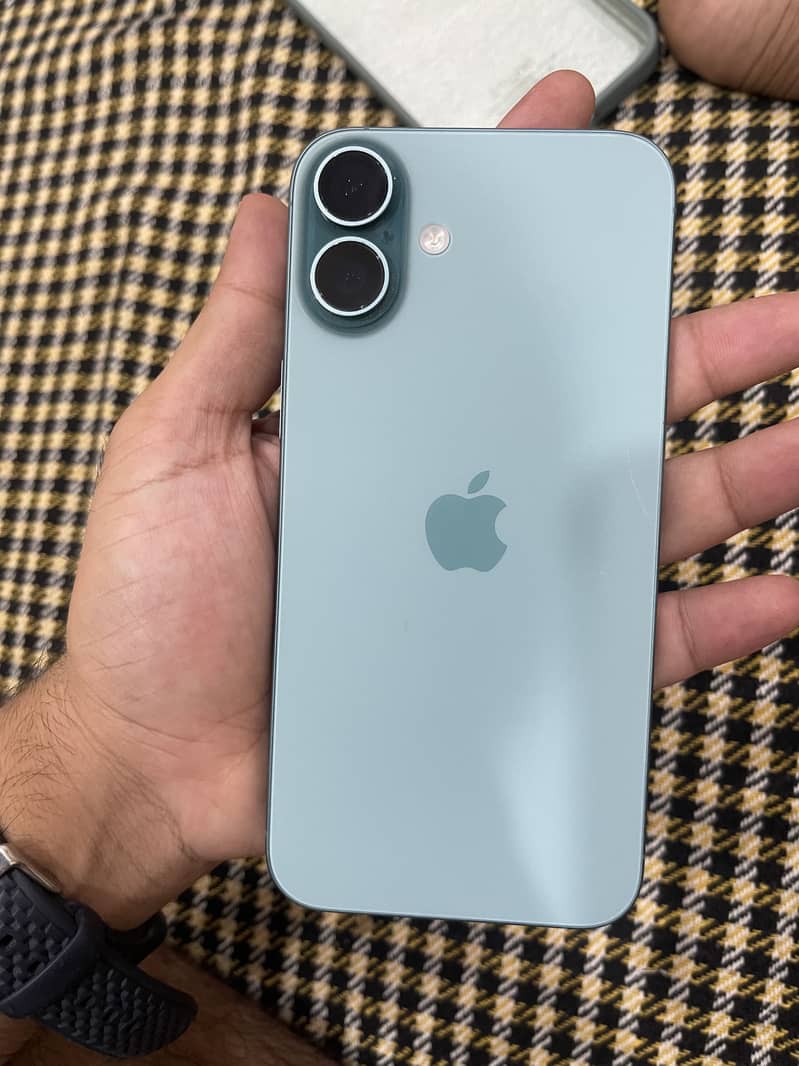 Apple iPhone 16 plus 6
