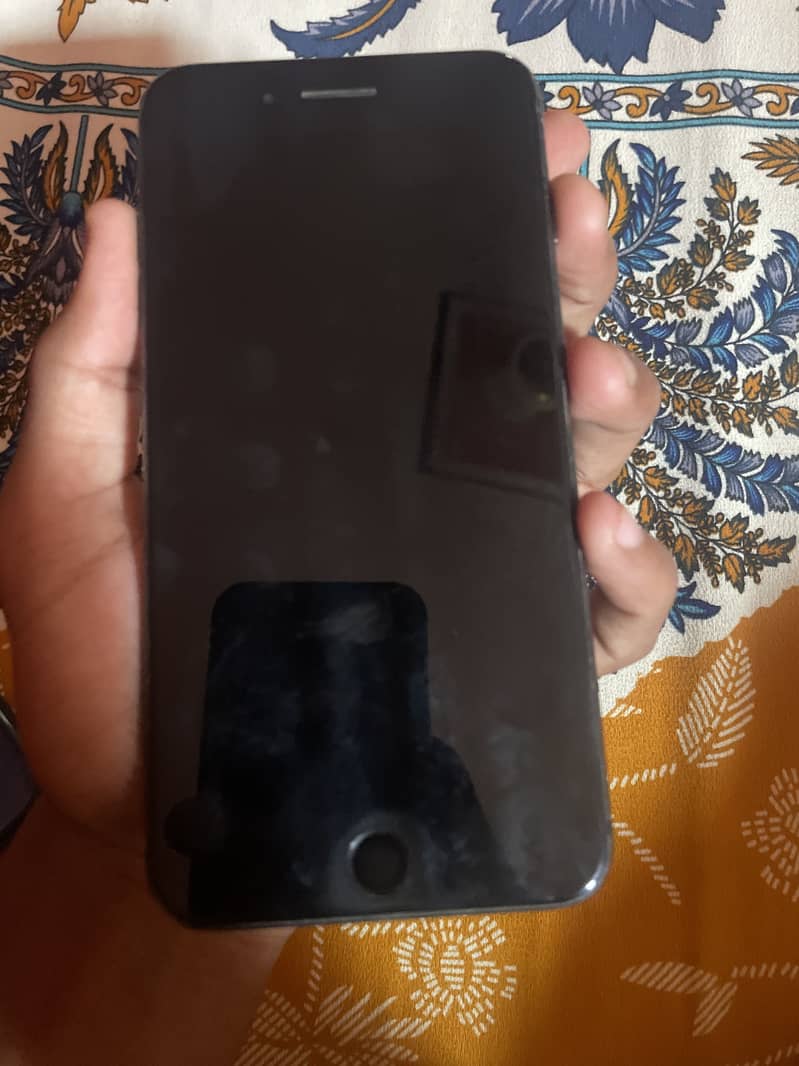 iPhone 8 Plus 1