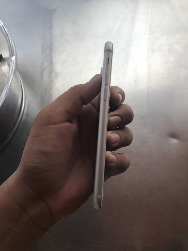 Apple iPhone 7 4