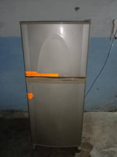 dawlance fridge medium size
