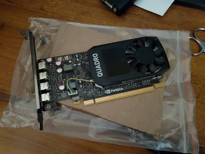 Quadro P1000 0