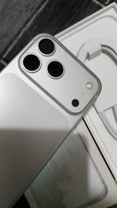 I phone  17 pm jv 256 gb