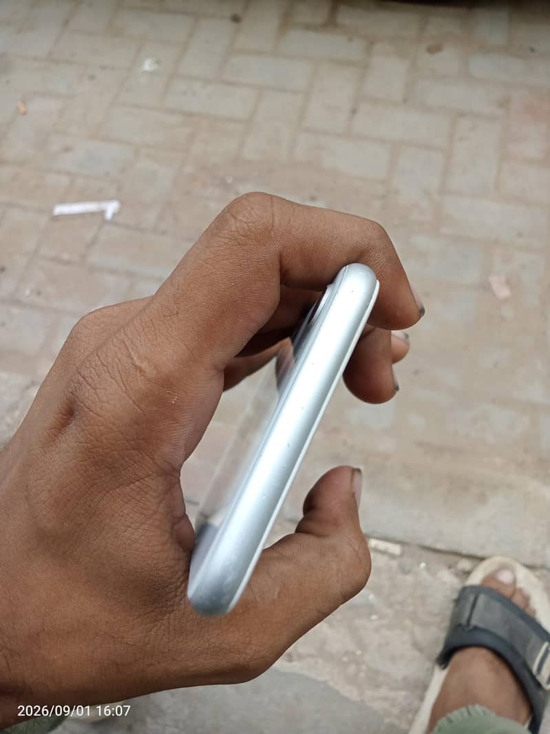 Apple iPhone 8 1