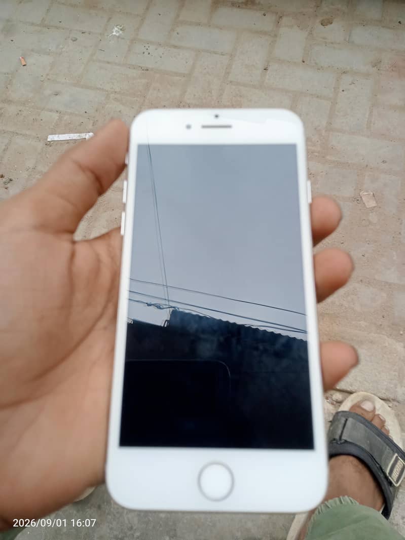 Apple iPhone 8 3