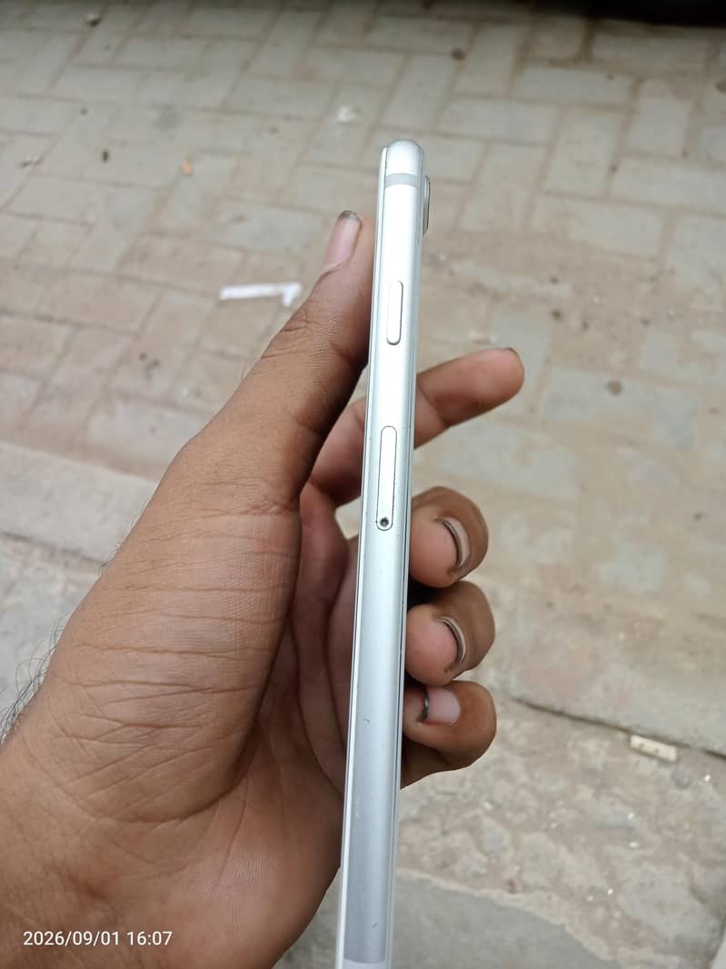 Apple iPhone 8 4