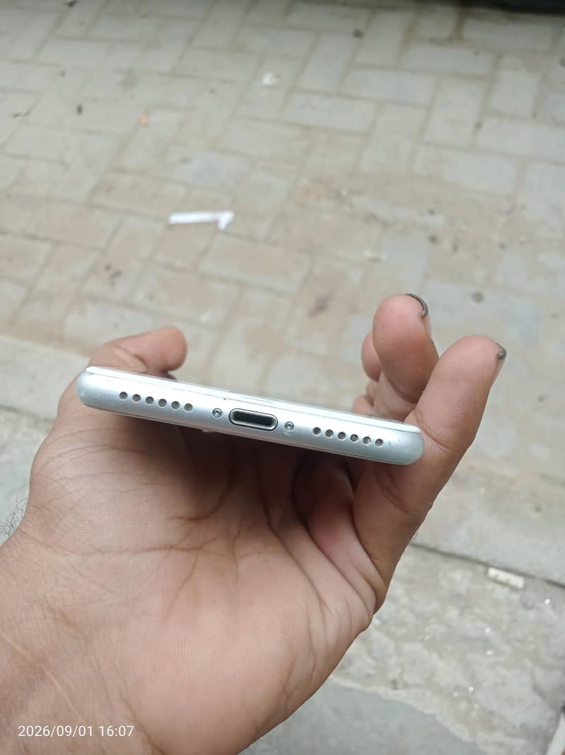 Apple iPhone 8 5