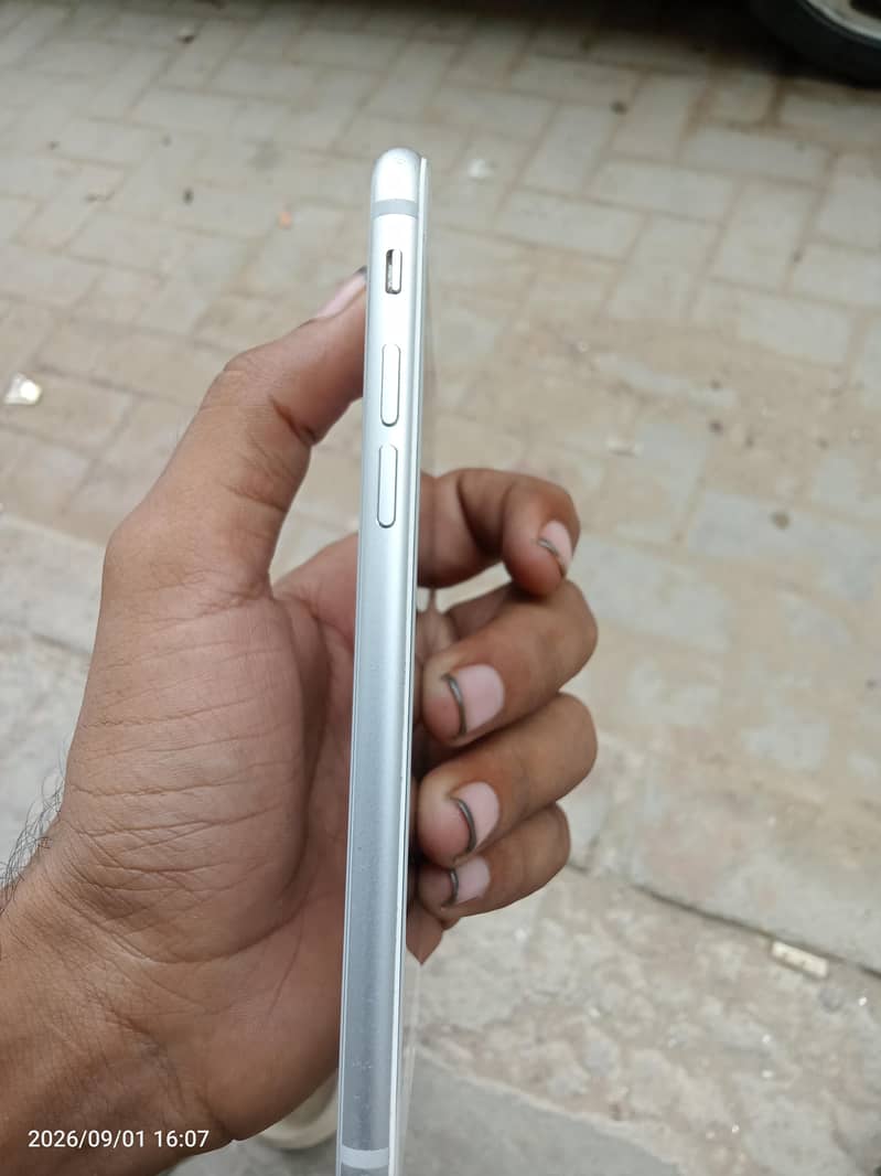 Apple iPhone 8 6