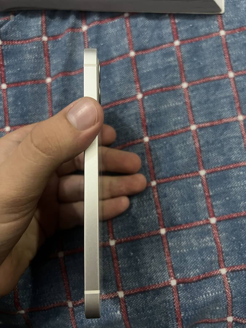 Apple iPhone 12 3