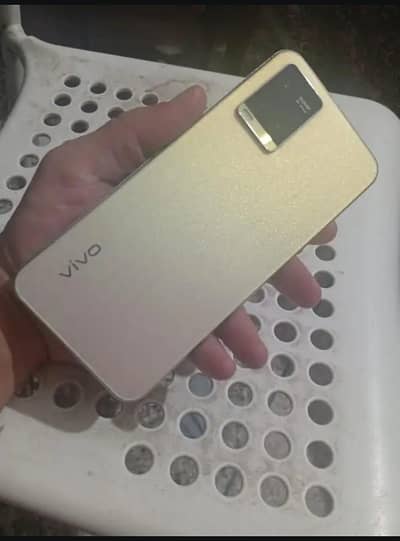 OPPO y33T. . . 8+4/18 GB