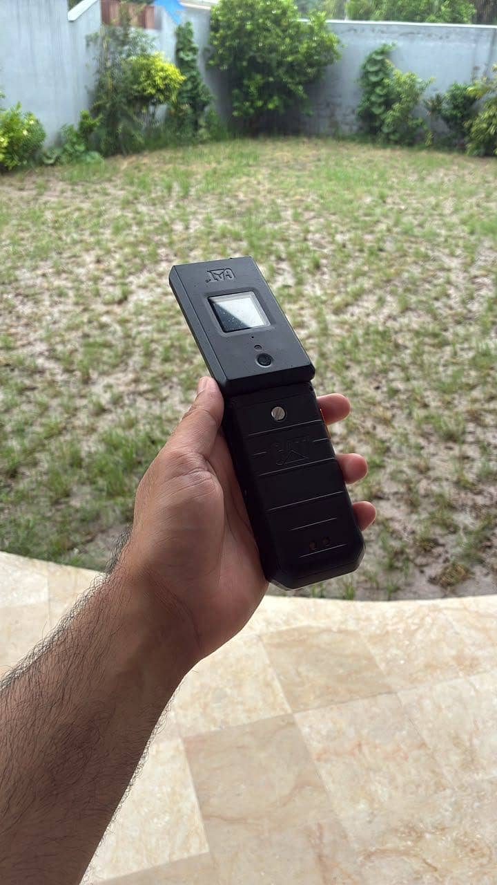 Cat S22 Flip 1
