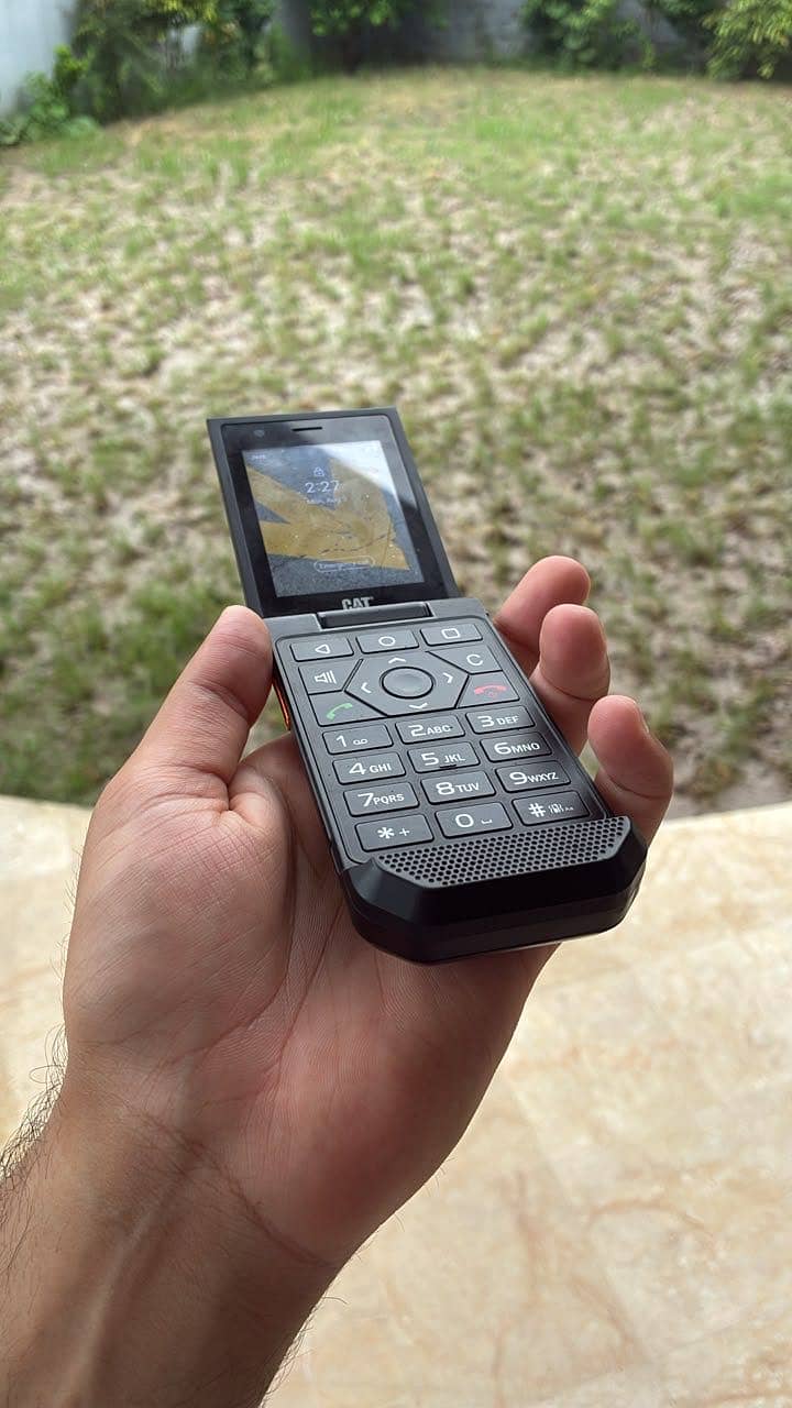 Cat S22 Flip 4