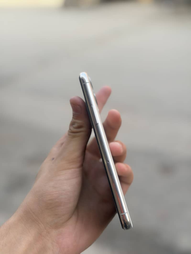 Apple iPhone 11 Pro 1