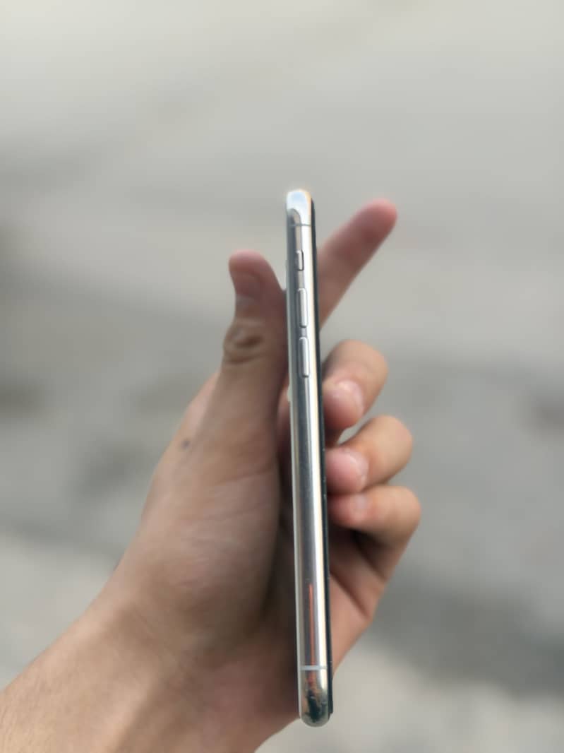 Apple iPhone 11 Pro 2