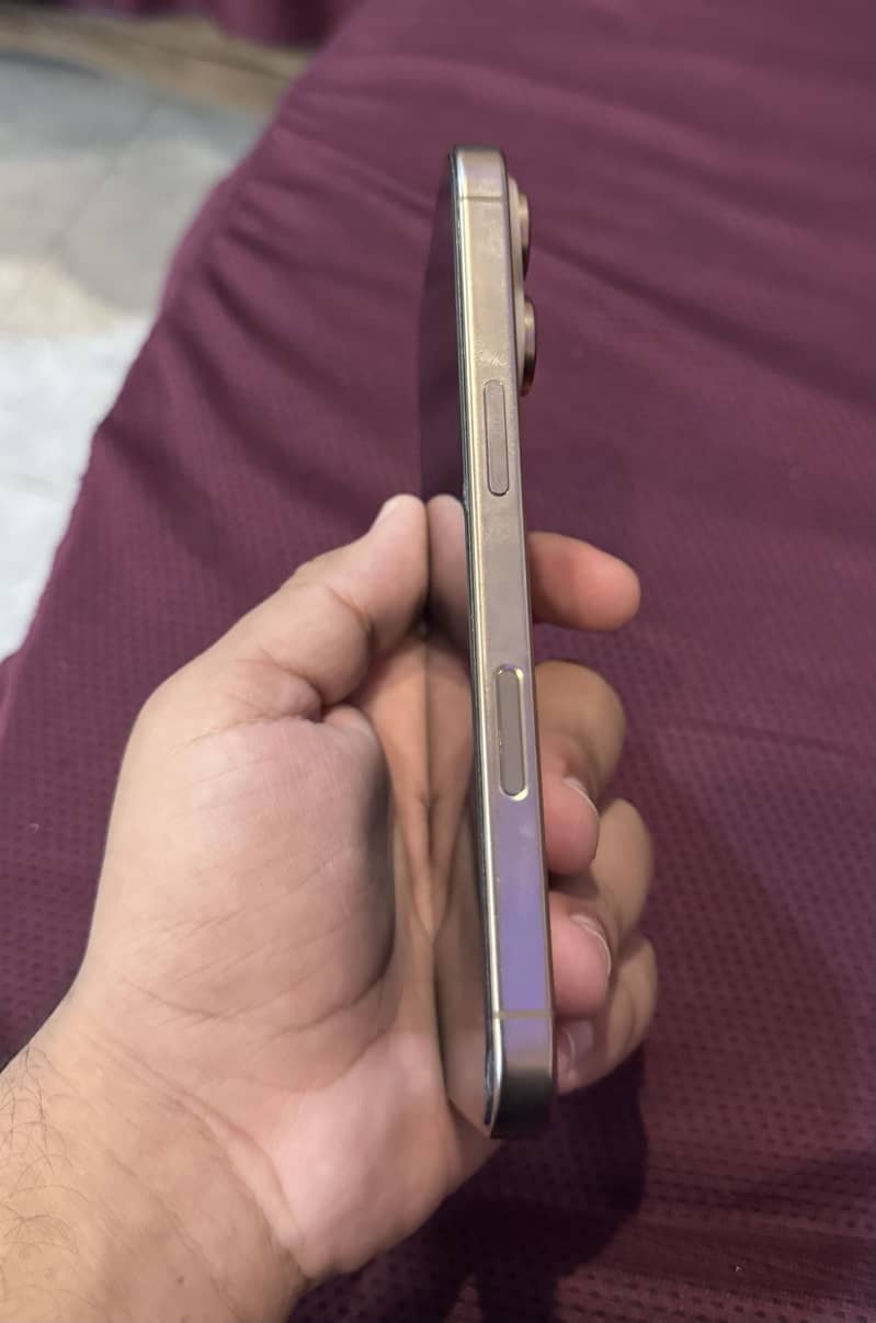 Apple iPhone 16 Pro 1