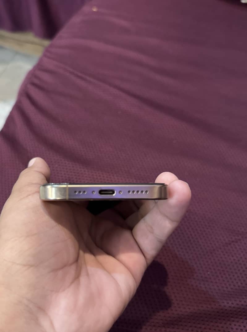 Apple iPhone 16 Pro 2