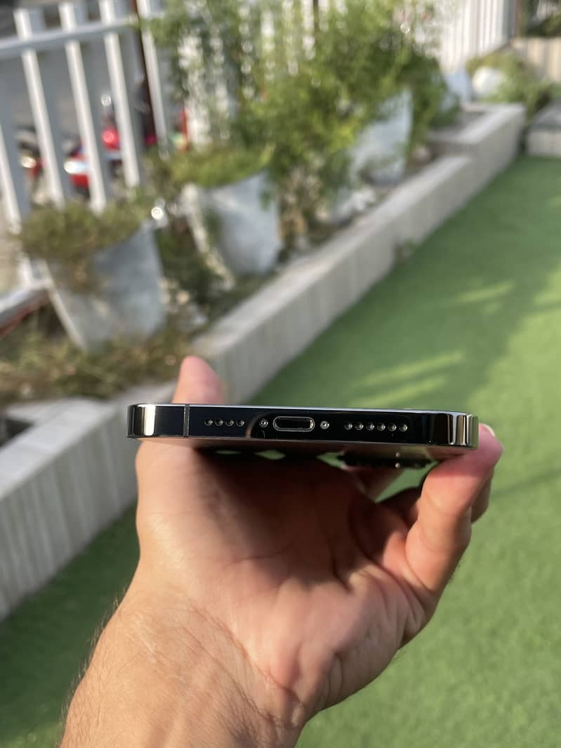 iPhone 12 Pro Max 6