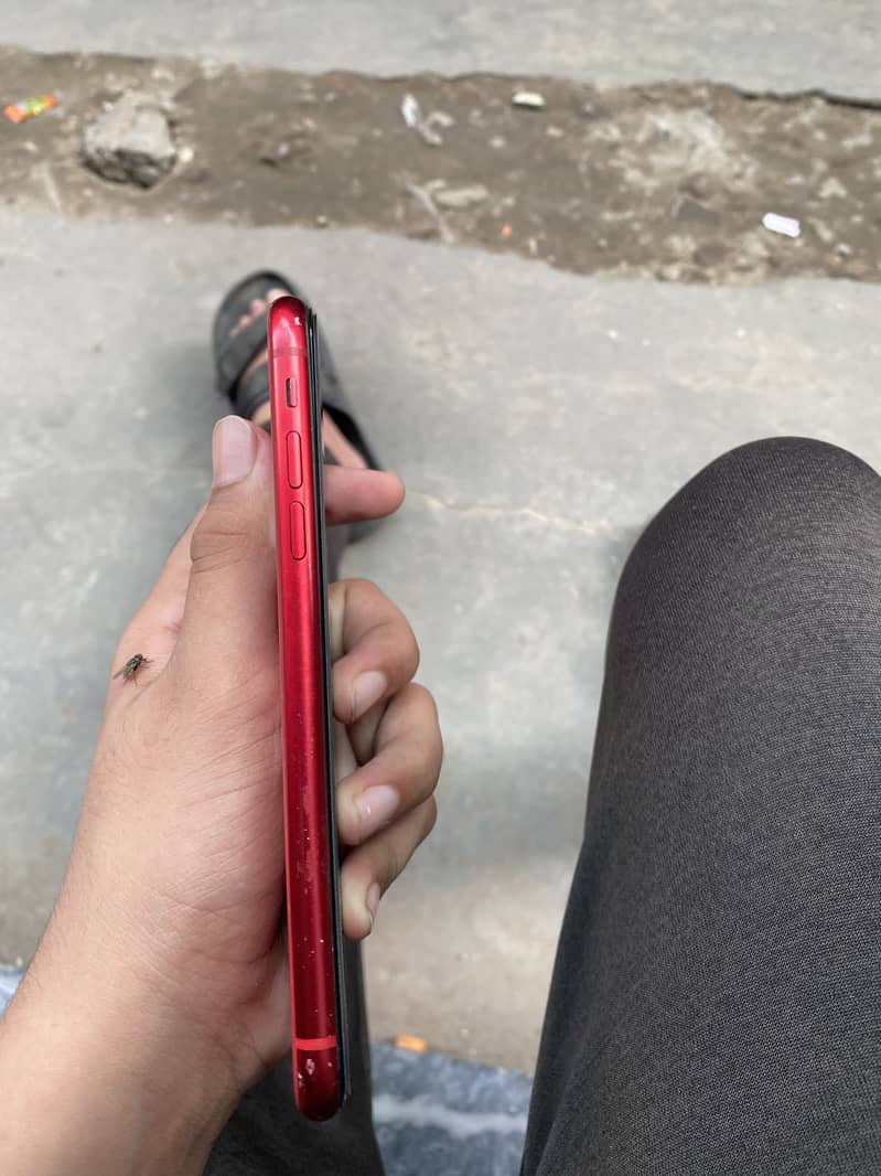 Apple iPhone 11 4