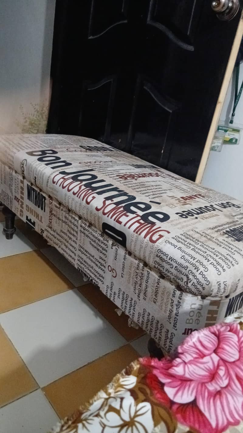 couch 2 seated 1