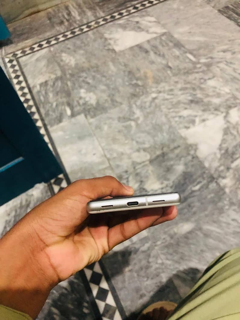 Google Pixel 7a 5