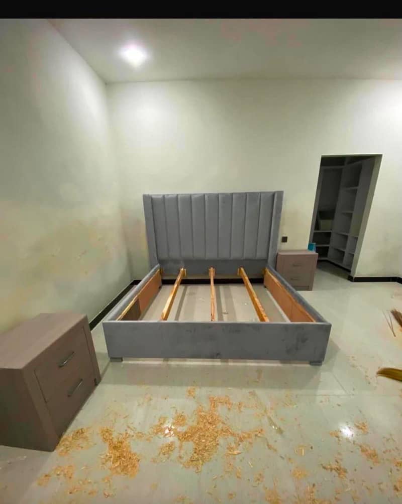 BED MATRESS SIDE TABLE 1