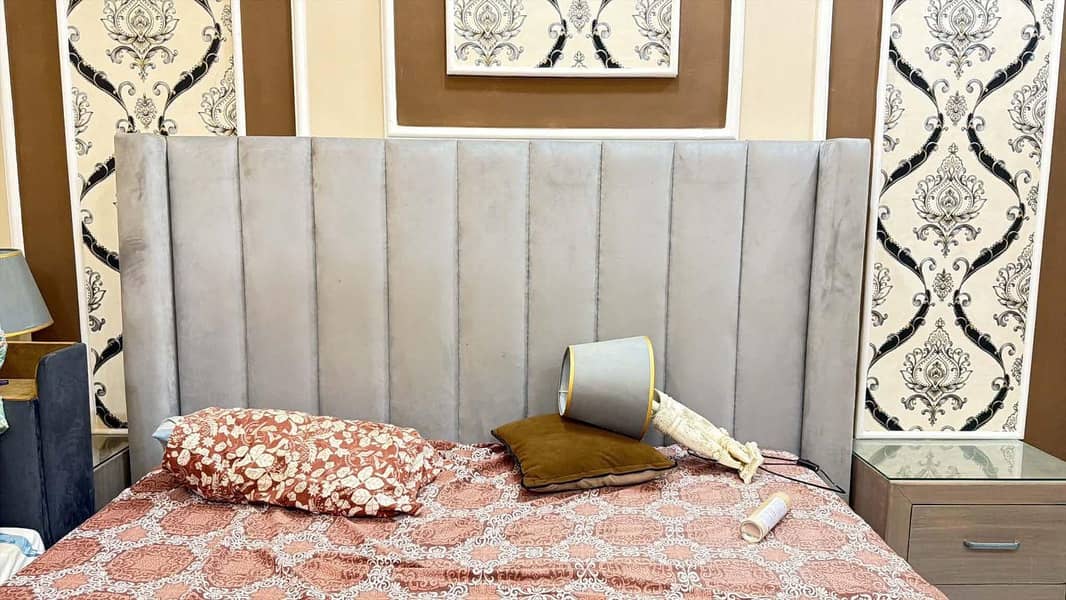 BED MATRESS SIDE TABLE 2