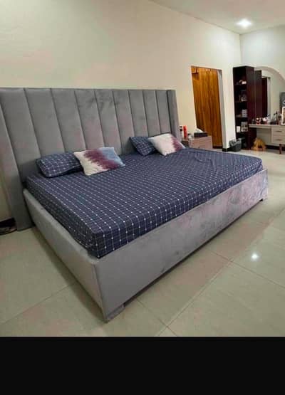 BED MATRESS SIDE TABLE