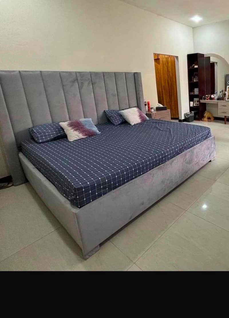 BED MATRESS SIDE TABLE 0