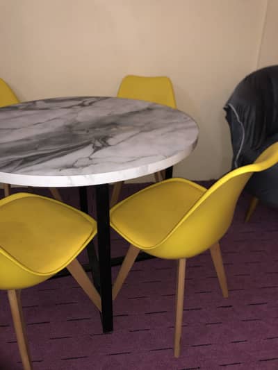 Dining table for sale