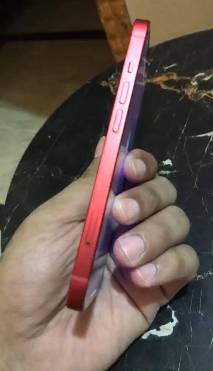 Apple iPhone 13 2