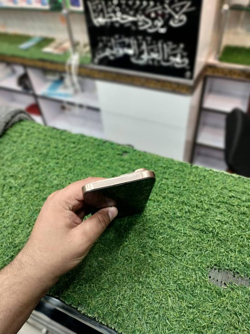 Apple iPhone 16 Pro Max 6