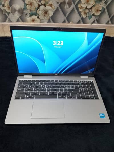 5540 i5 13gen with Touch screen