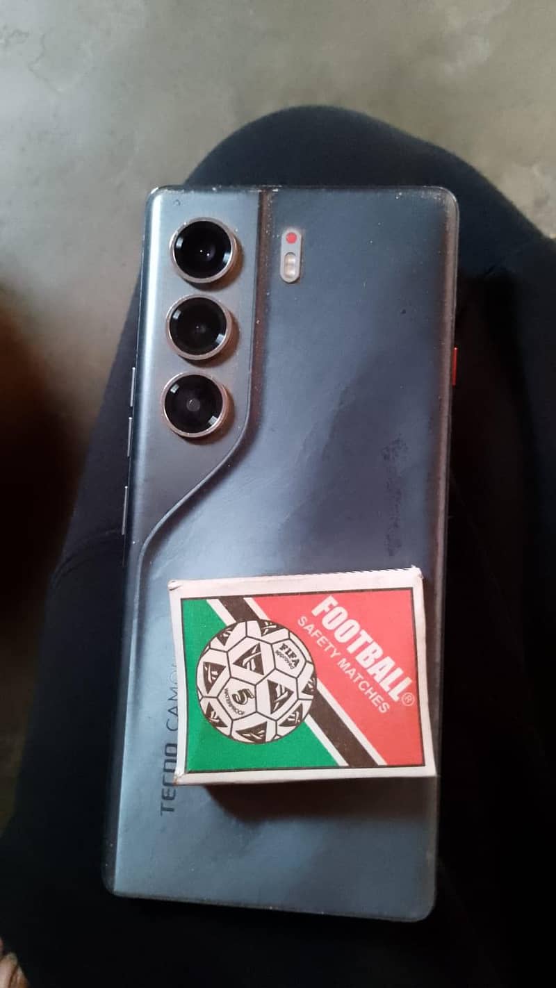 Tecno CAMON 40 Pro 1