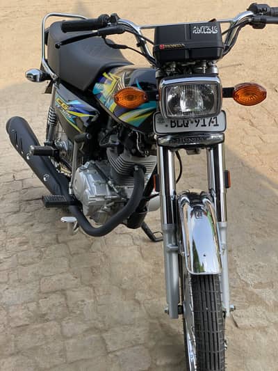 Honda 125 for sale urgently lush condition for 10/10 new full clear