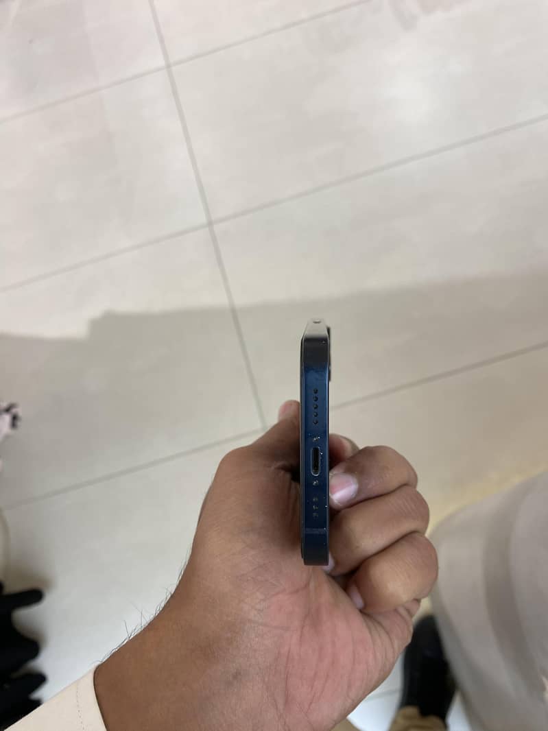 Apple iPhone 13 2