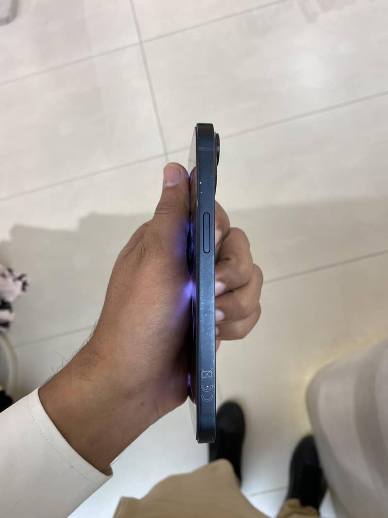 Apple iPhone 13 3
