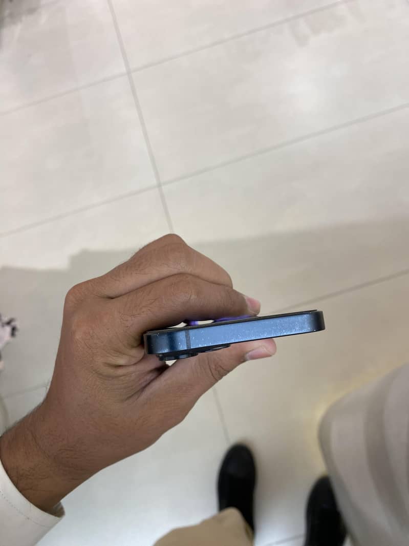 Apple iPhone 13 4
