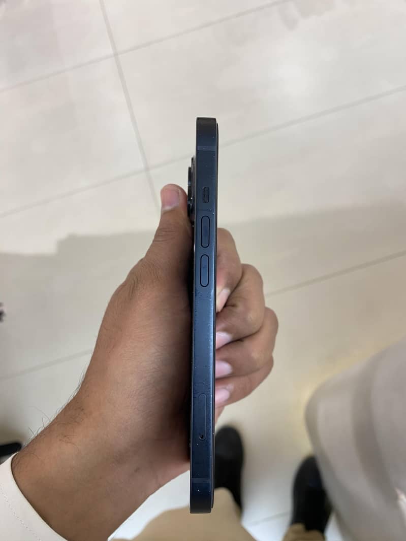 Apple iPhone 13 5