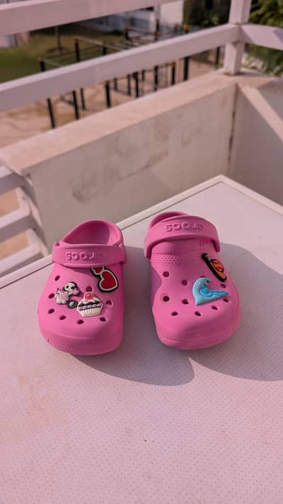 crocs