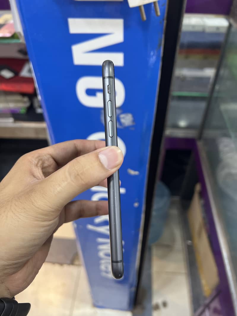 Apple iPhone 11 128GB PTA APPROVED 1