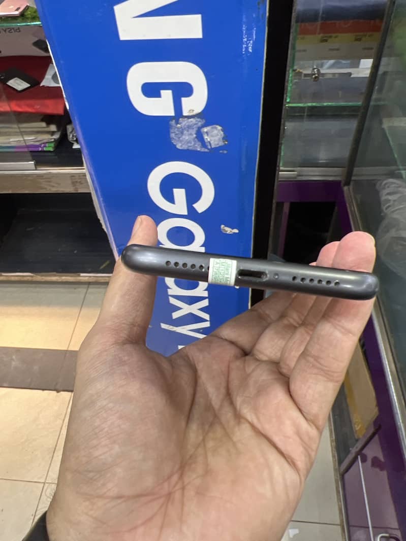 Apple iPhone 11 128GB PTA APPROVED 3