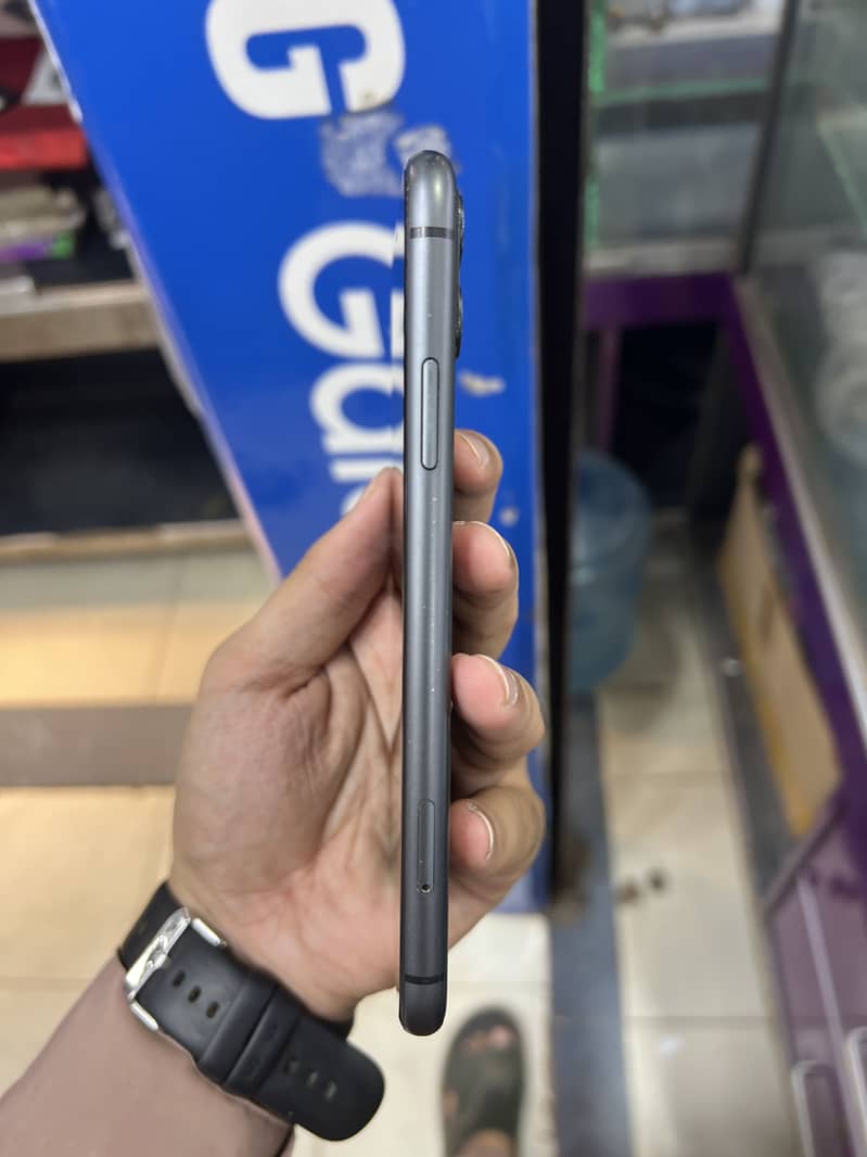 Apple iPhone 11 128GB PTA APPROVED 4