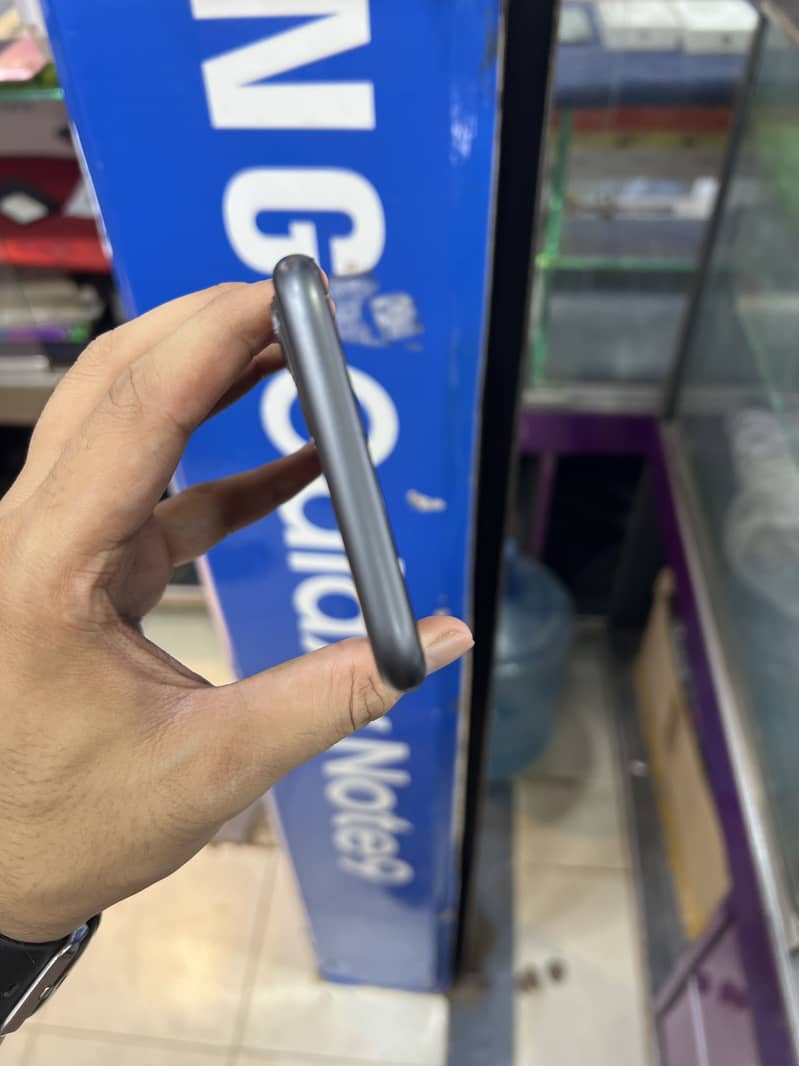 Apple iPhone 11 128GB PTA APPROVED 5